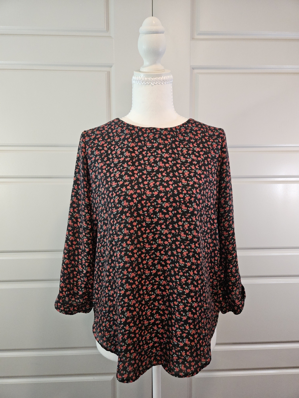 Forever 21 Women's Black Floral Blouse With Red Roses - Zipper Back - Size S